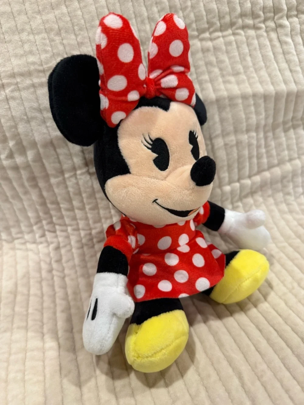Disney‎ Minnie Mouse Red Polka Dot Plush with Yellow Shoes LB002
